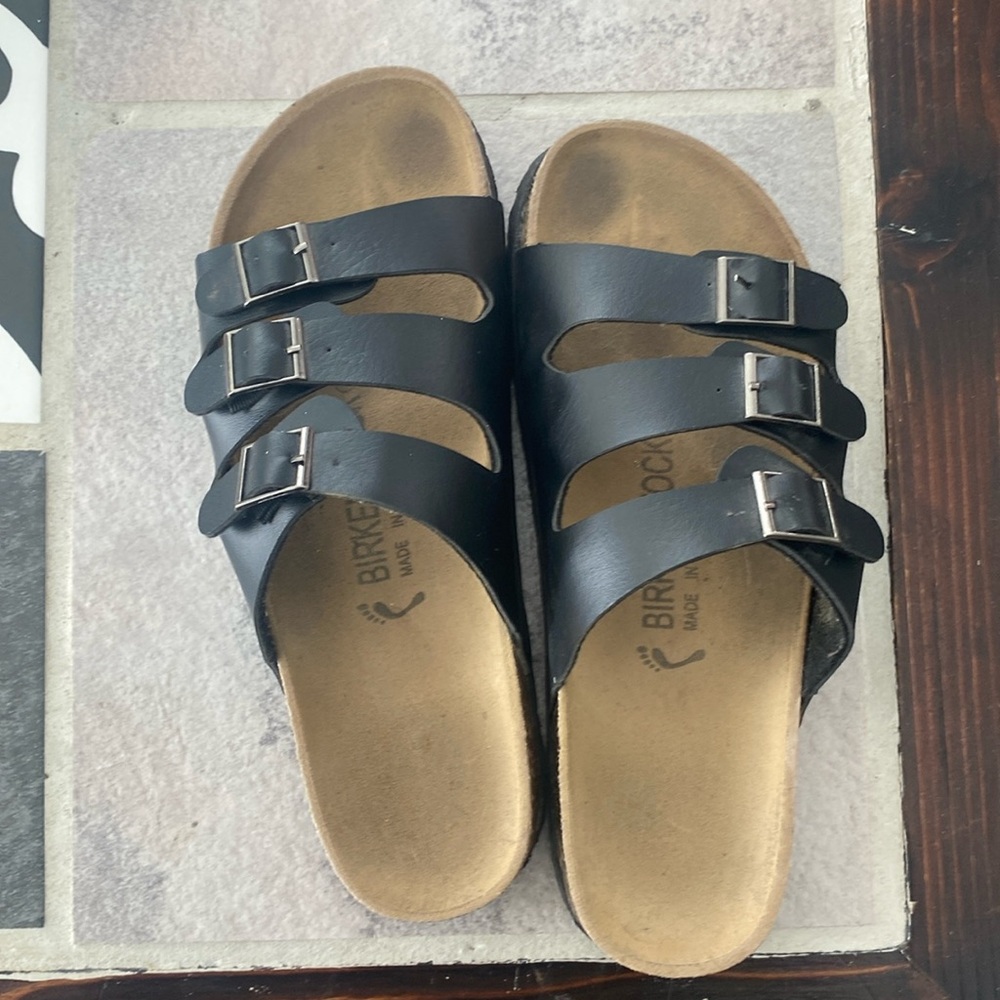 Size 7 
Black Birkenstock sandals
Used